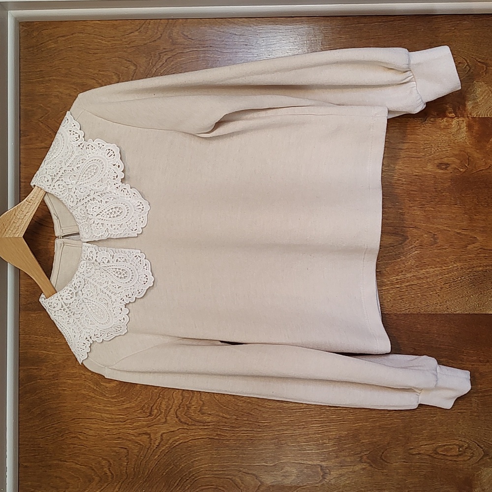 Soft tan sweatshirt with lace collar small to medium no tags
